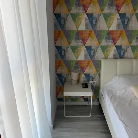 Velier Lake View Apartment Mamaia